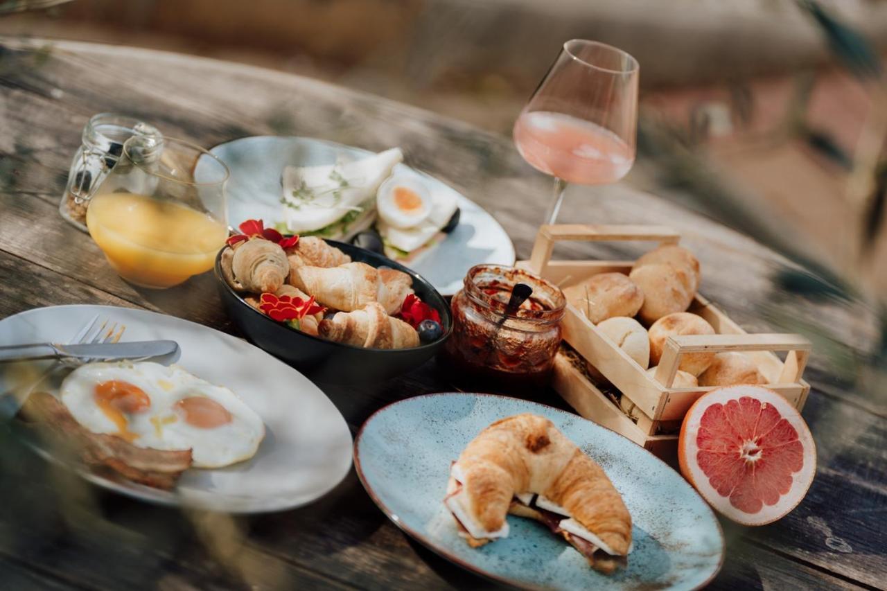 Bed And Breakfast Kolo Adults Only Buzinija Bagian luar foto