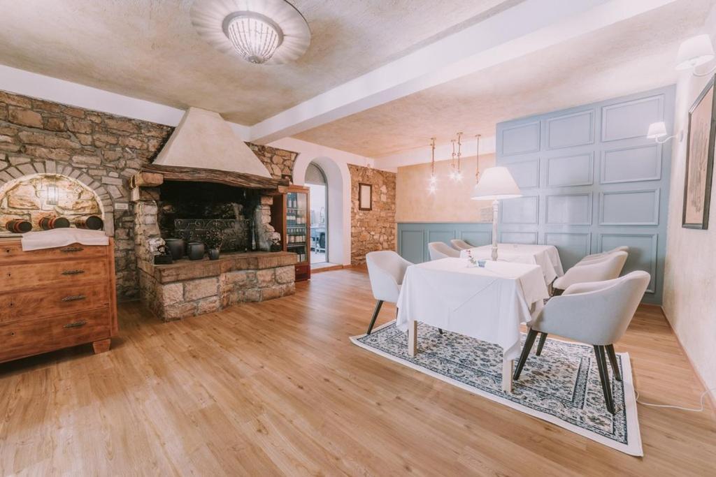 Bed And Breakfast Kolo Adults Only Buzinija Bagian luar foto
