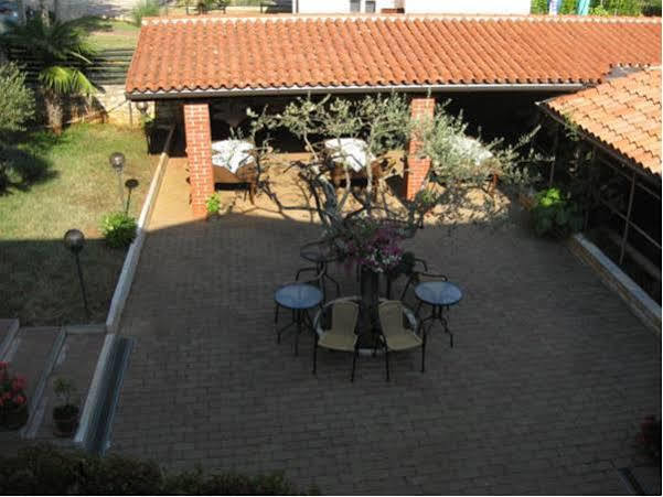 Bed And Breakfast Kolo Adults Only Buzinija Bagian luar foto